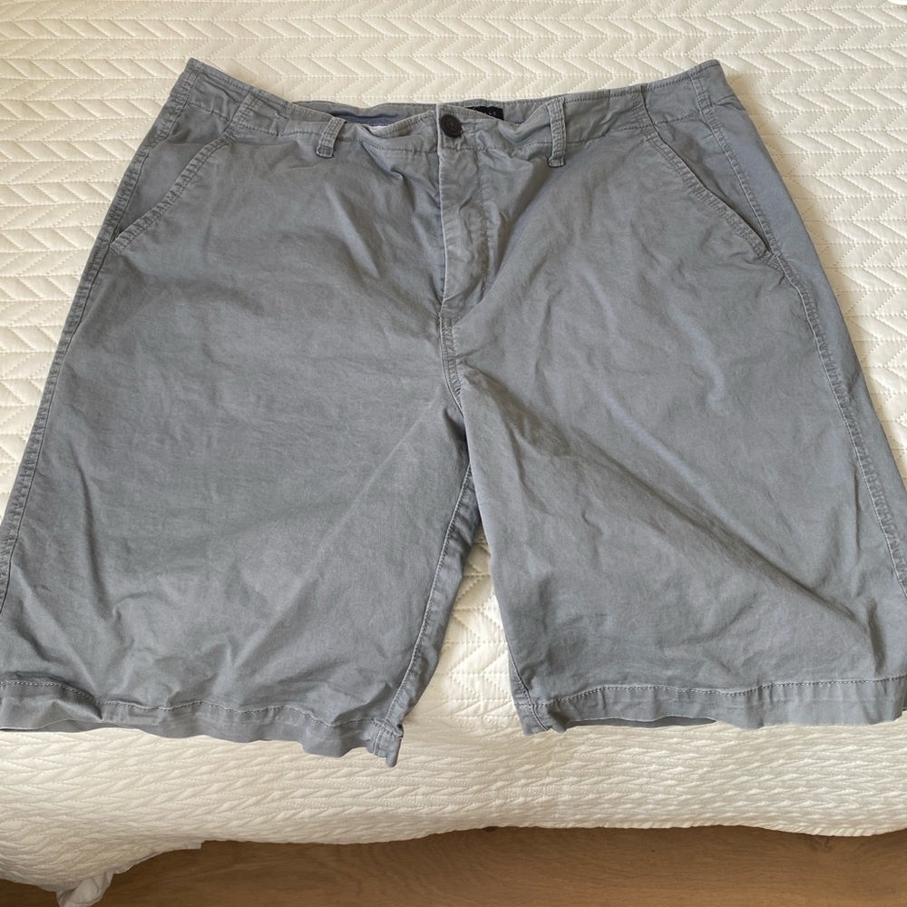 Aeropostale Men's Light Gray Flat Front Shorts